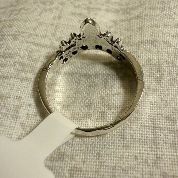 NWT Vintage-Inspired Crown Tiara Ring, Size 6 - Picture 3 of 4